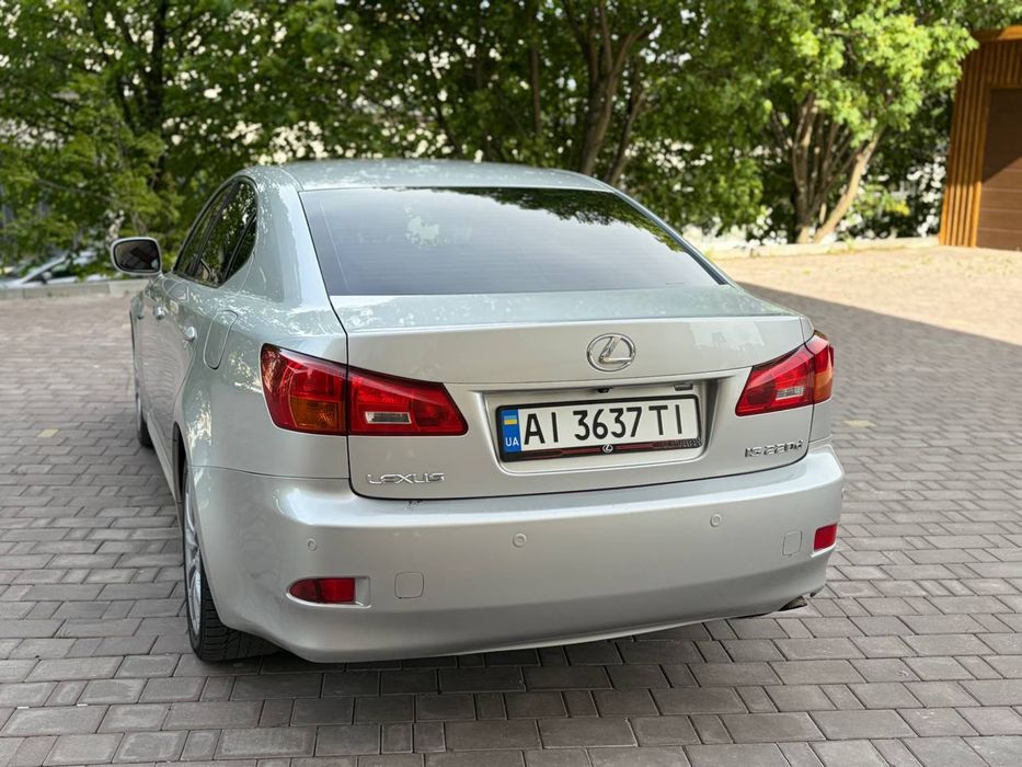 Продам Lexus IS220d