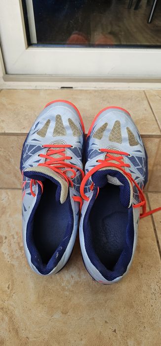 ASICS buty halowe rozmiar 40 wkładka 25,5cm stan bardzo dobry