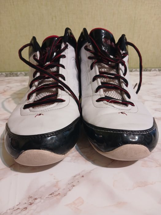 Продам чоловічі кросівки