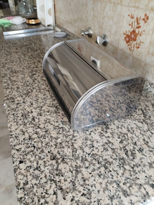 Caixa para Pão BRABANTIA Brilliant Steel Roll Top. Caixa de pão de aço com tampa deslizante. Medidas: 44 de largura, 25 de profundidade e 17 de altura