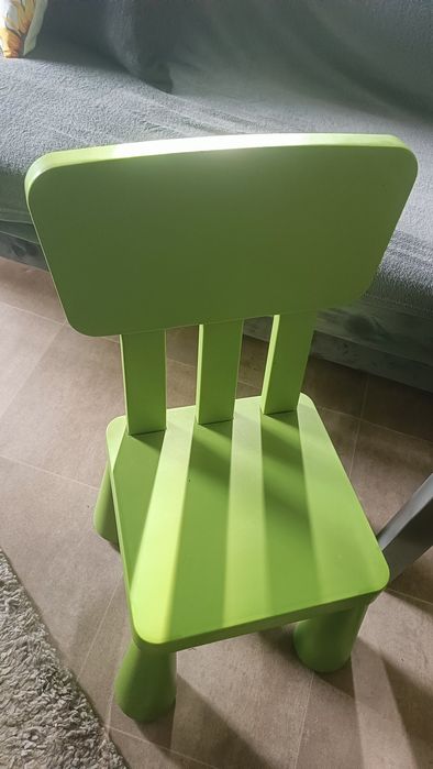 Krzesełka z Ikei.