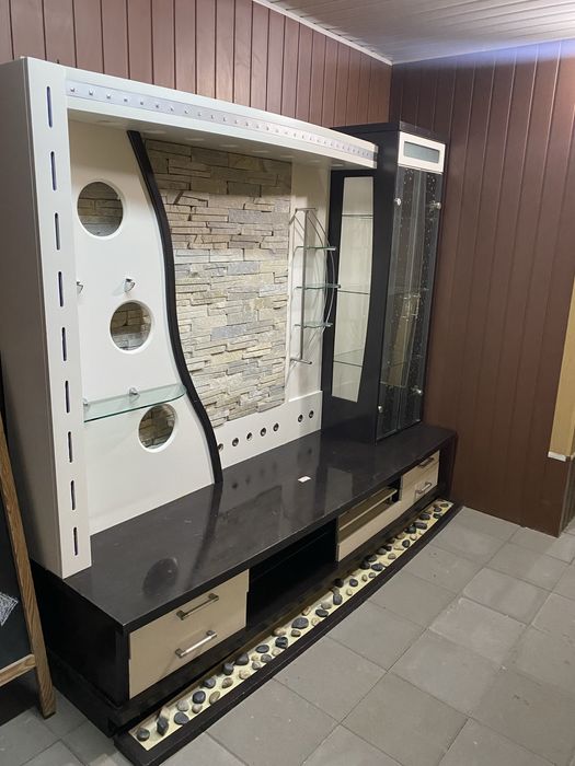 Стінка з підсвіткою