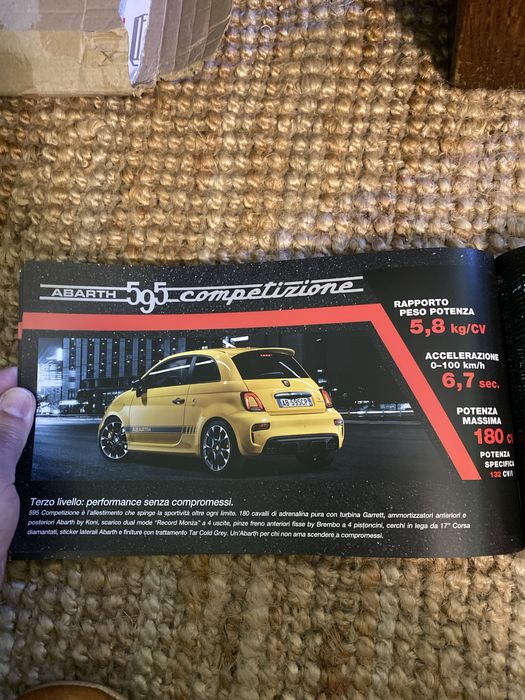 Catálogo gama Abarth 595. Versão em italiano, muito bom. Fiat