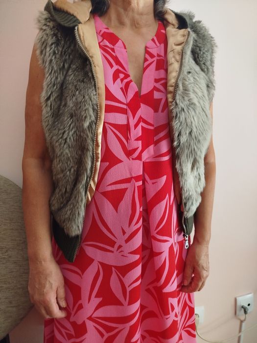 Colete de pêlo com capuz