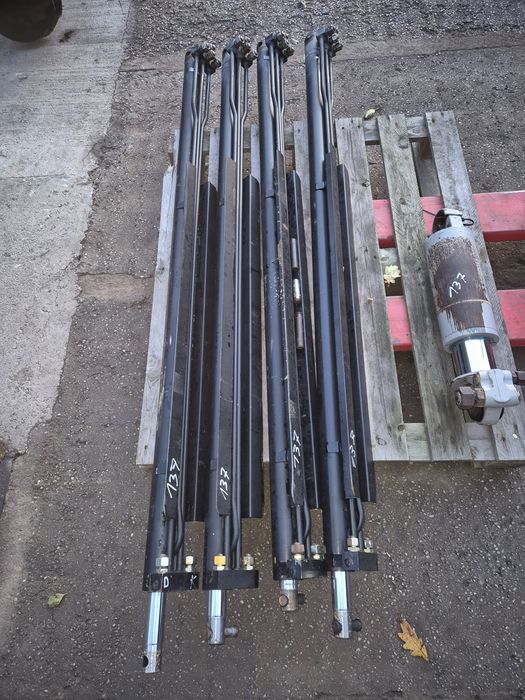 Siłownik hydrauliczny wysuwania podpory żuraw Liebherr Ltm części