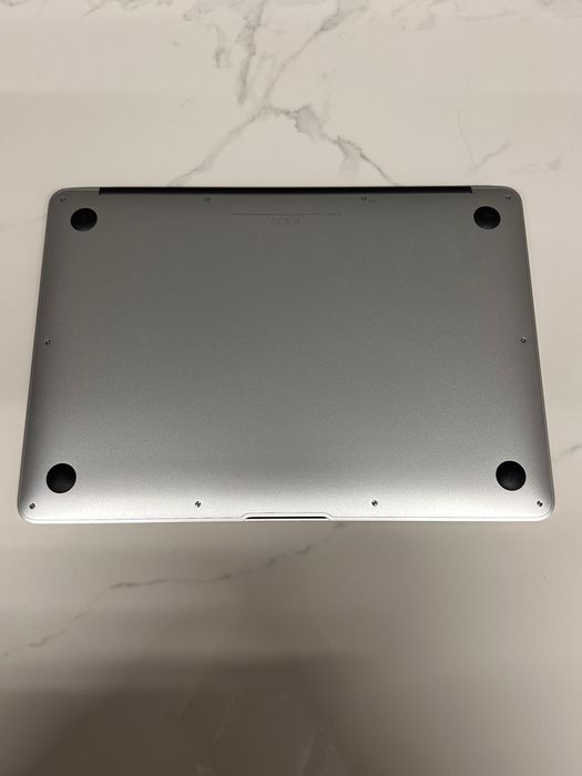 MacBook Air 13" 2017 i5 (com carregador e caixa, ótimo estado)