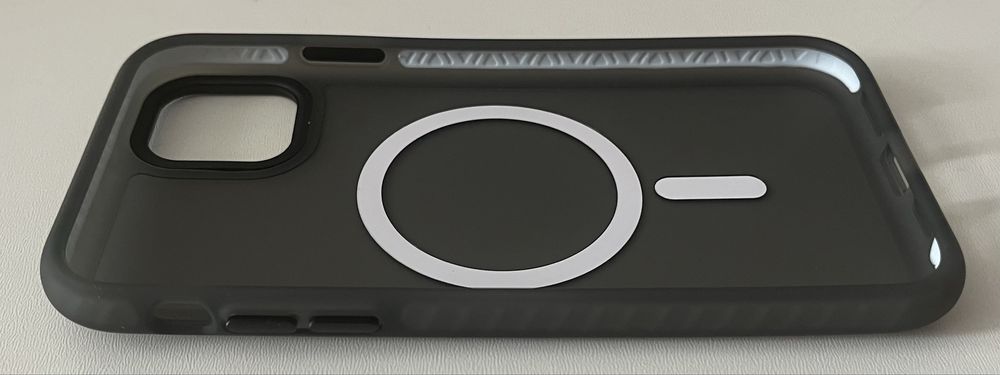 Etui DASFOND iPhone 11 matowe MagSafe wstrząsoodporne