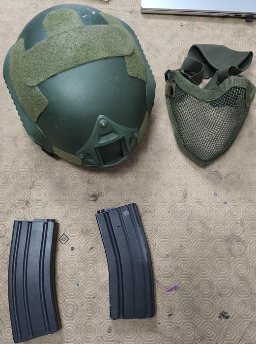 Lote Airsoft completo: réplica M4 Evolution, colete tático, rádio, bateria e acessórios