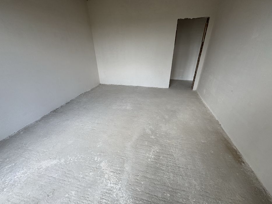 Котедж з власним подвір’ям та заїздом