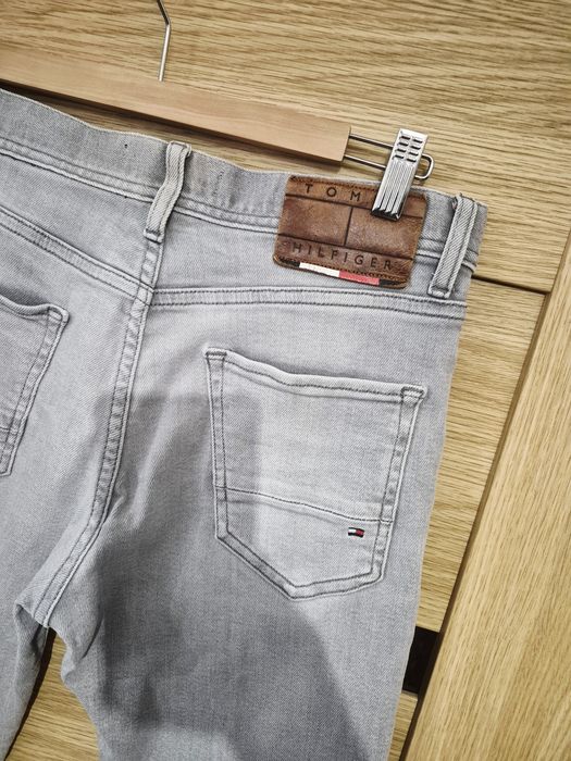 Meskie oryginalne spodnie Tommy Hilfiger roz 30/32 S szare