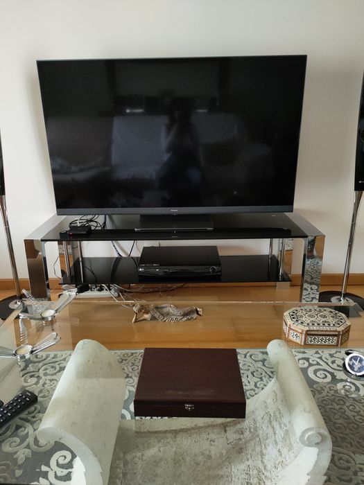 Mesa TV em vidro impecável com oferta da tela