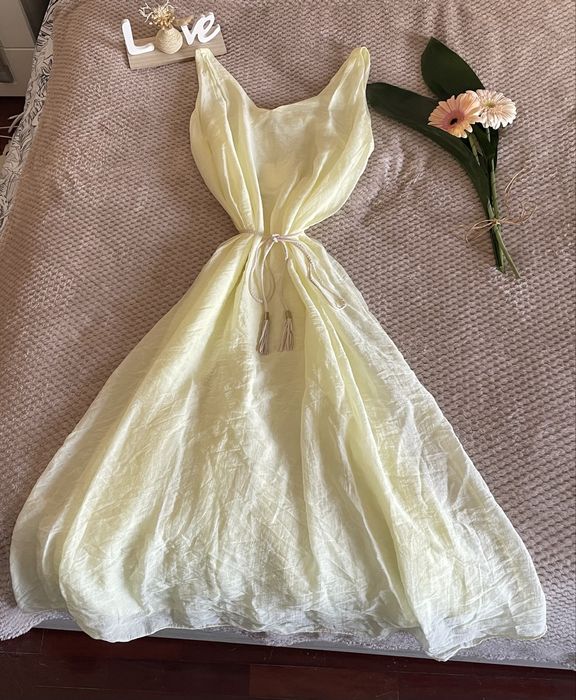 Vestido com cinto amarelo novo tamanho M