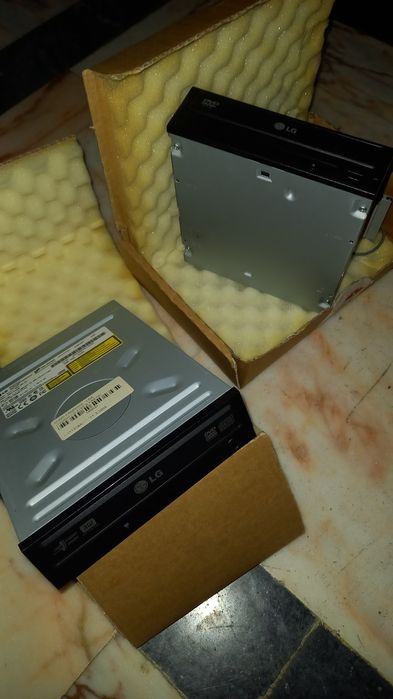 Par de leitores de CD/DVD