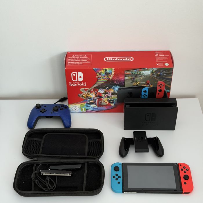 Nintendo Switch V2 z dodatkowym padem w bardzo dobrym stanie