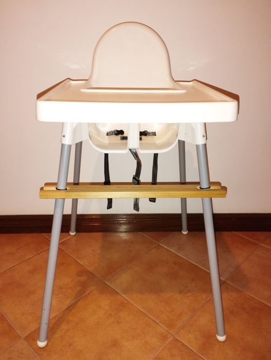 Apoio pés regulável para cadeira bebê