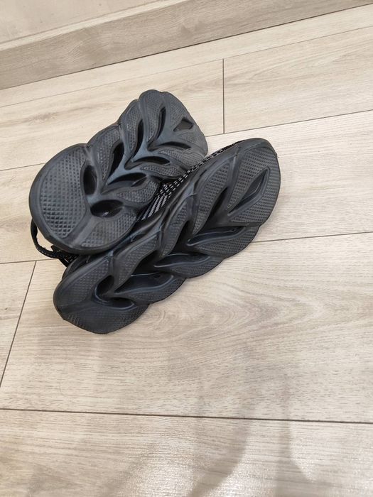 Стильні кросівки 43