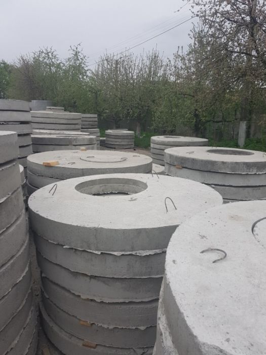 Бетонные кольца для выгребных ям  Бетонні  кільця