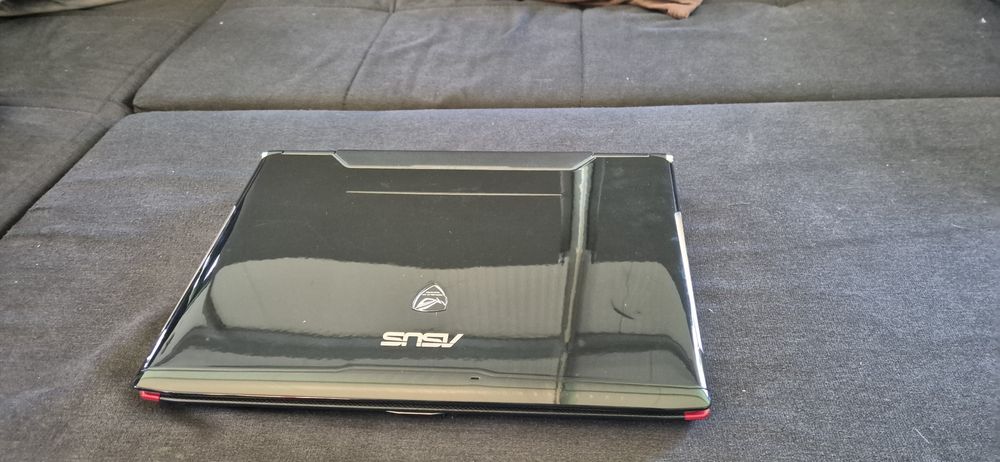 Portátil Asus ROG G71G 17" (Core 2 Duo T9550, 9800M GS) + mochila ROG
