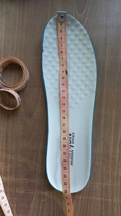 Damskie obuwie sportowe wsuwane oddychające 40