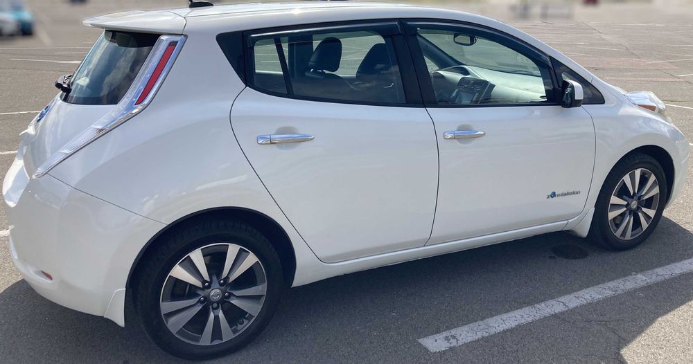 Nissan Leaf 2015 SL - не биток!