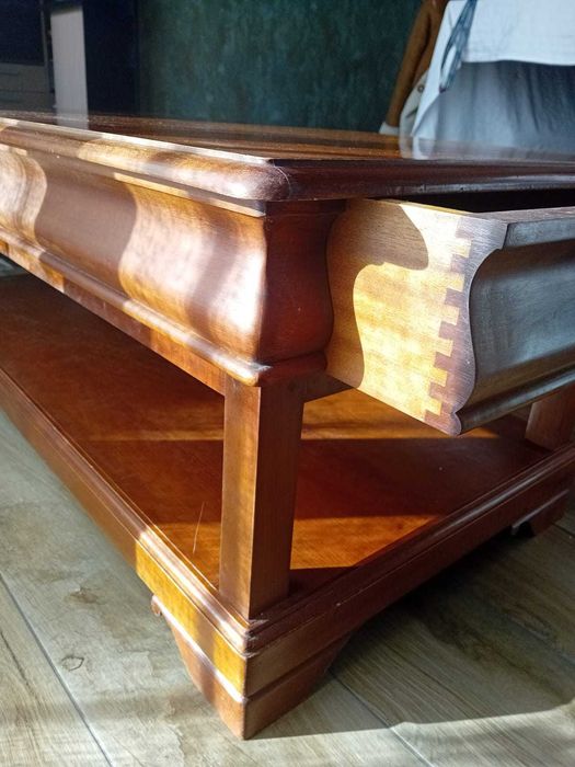 Mesa de centro em cerejeira maciça (estilo Luis Filipe)