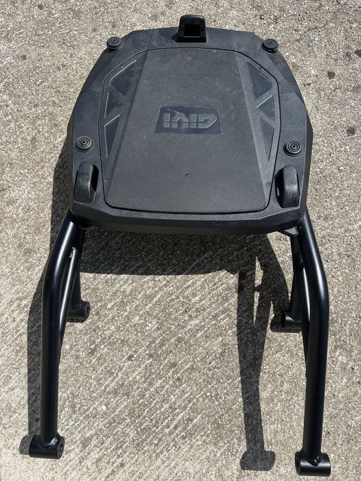 Top case Givi v46 + base