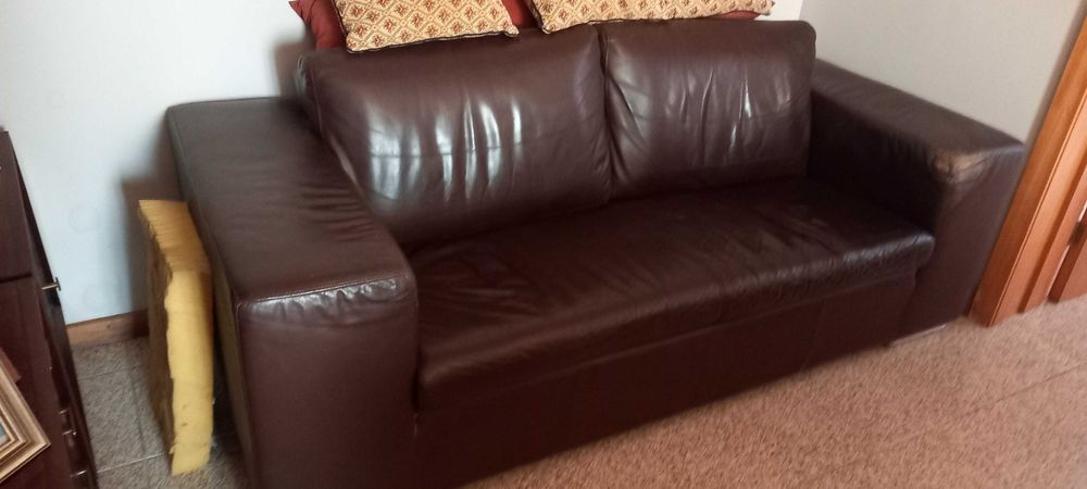 Sofá em Pele já com alguns anos