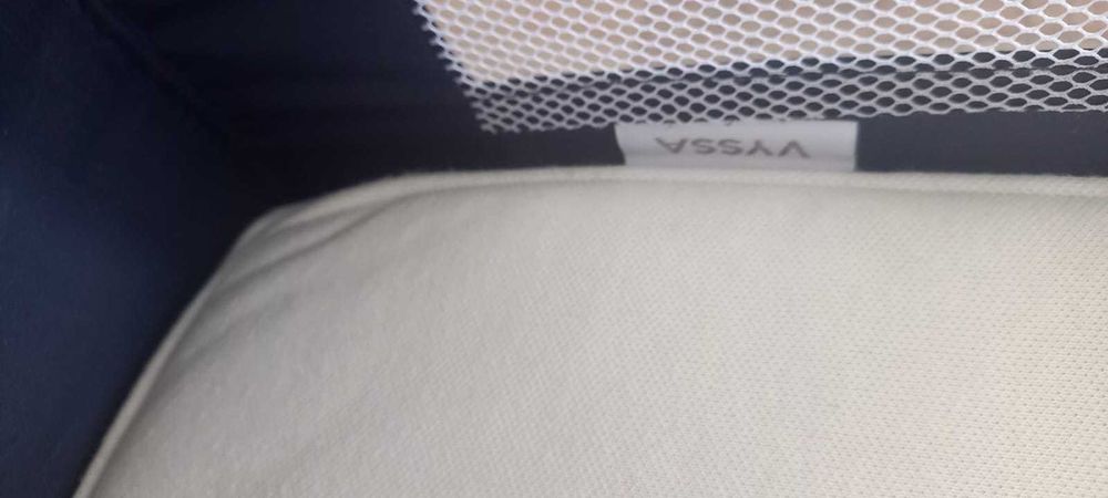 Berço criança + colchão + edredon e roupa de cama