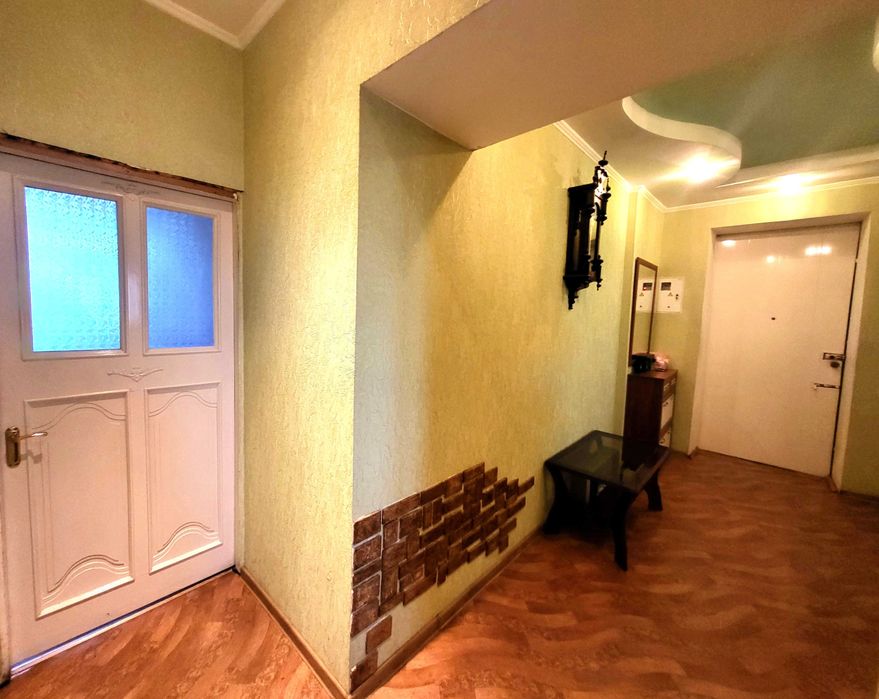 Продаж 2-х к.кв. ЦЕНТР міста вул. 12 Квітня буд.№5 (4 поверх).