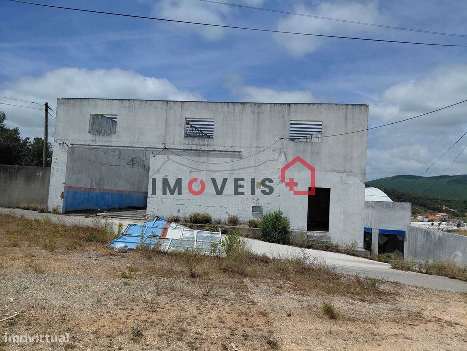 Armazém para reconstrução em zona calma!!!