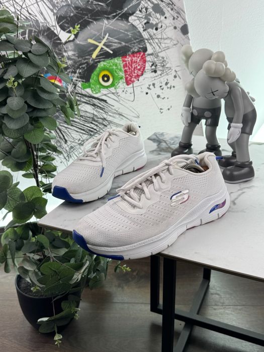 Кросівки Skechers Arch Fit 41 розмір Е10499