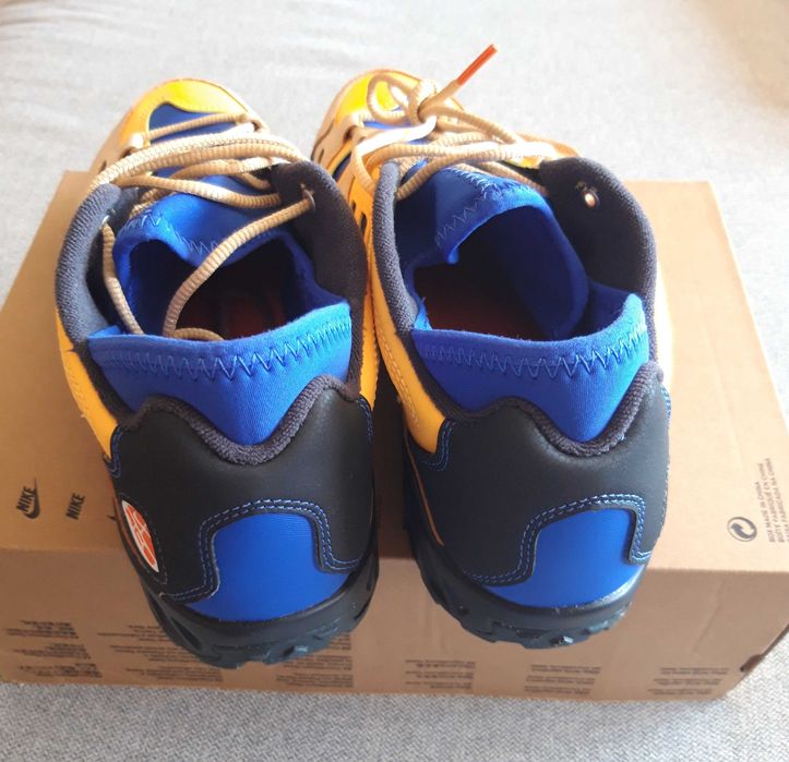 Sapatilhas, Sapatos caminhada, trekking NIKE - Artigo NOVO.