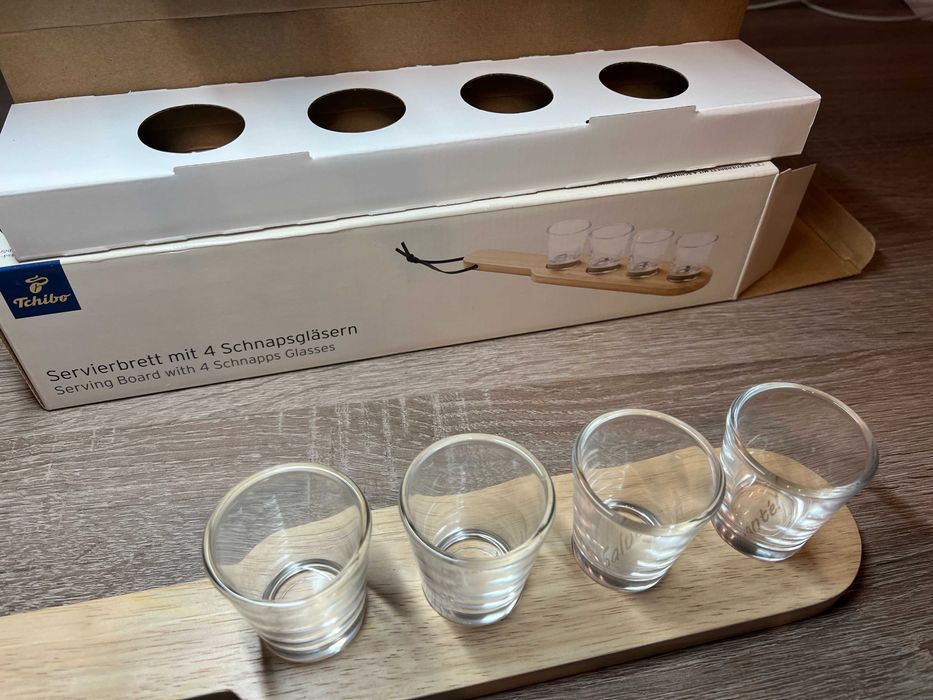 Набір склянок з дощечкою Tchibo для кріпких напоїв