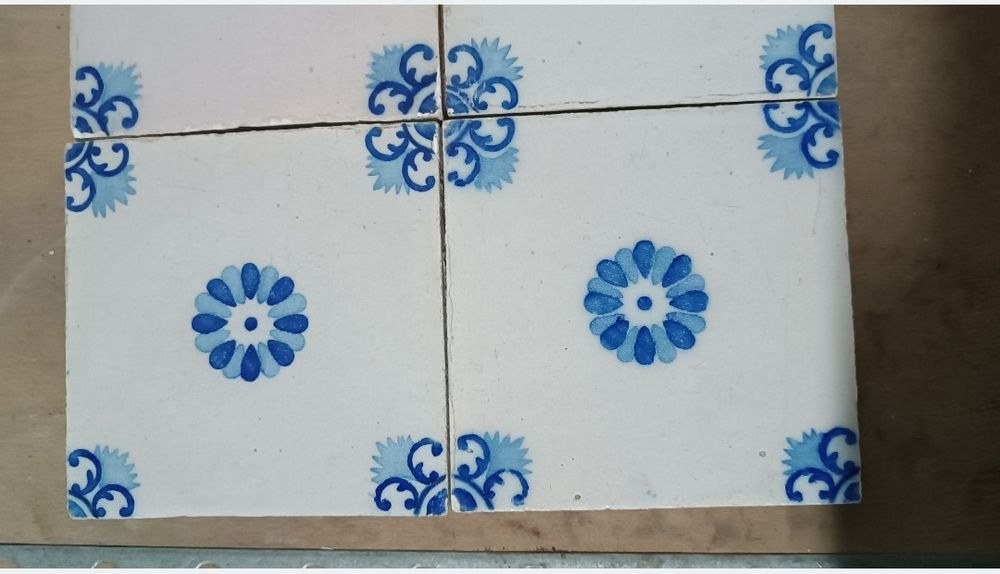 Quadra azulejos velharias do careca