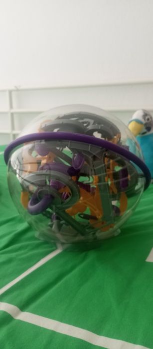 Jogo de labirinto com uma bola 3D