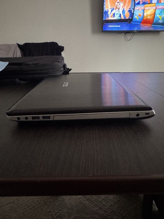 Ноутбук Asus , сумка подарунок пк
