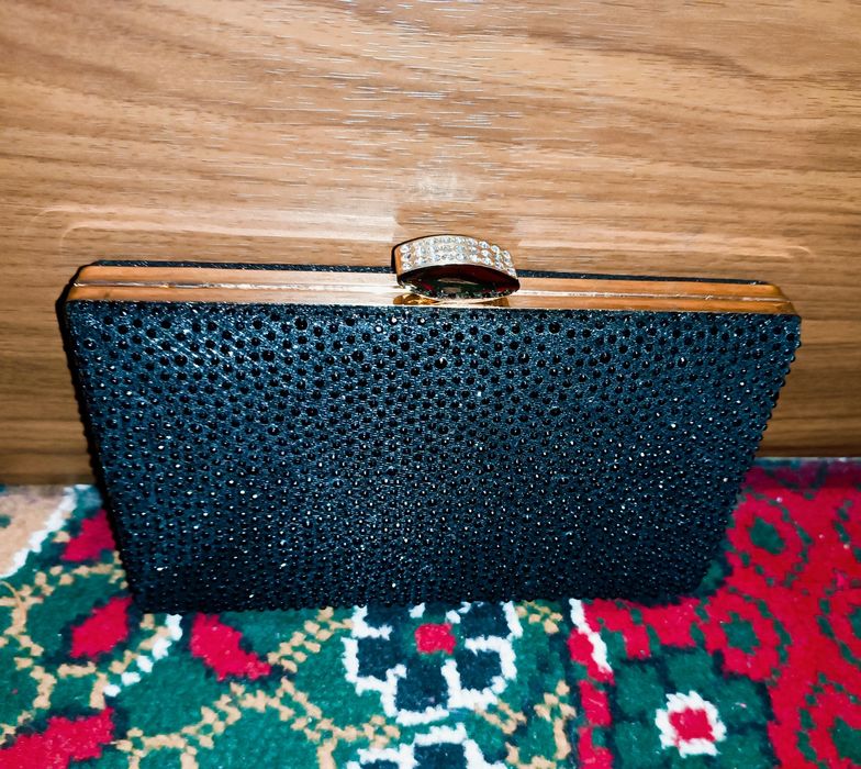 Продам клатч в ідеальному стані.