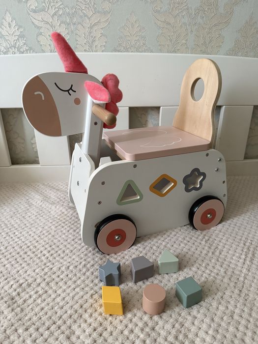 Коник, дерев'яна іграшка для катання з сортером