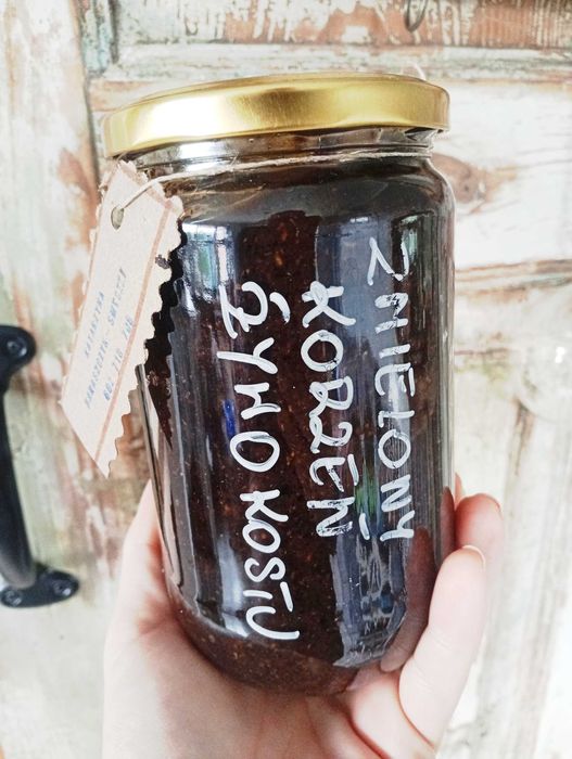 Zmielony świeży korzeń żywokostu