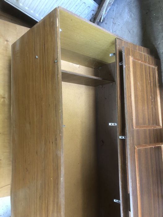 Шкаф с двумя дверями