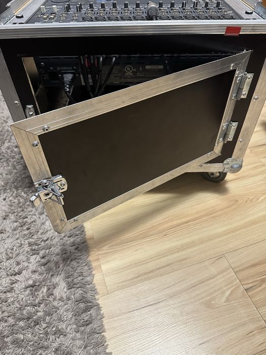 Sprzedam bardzo solidny rack U8.