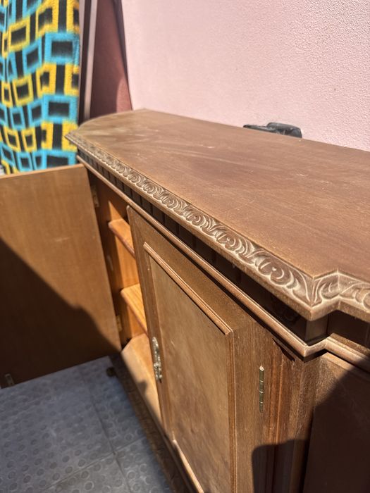 Móvel aparador antigo em madeira maciça