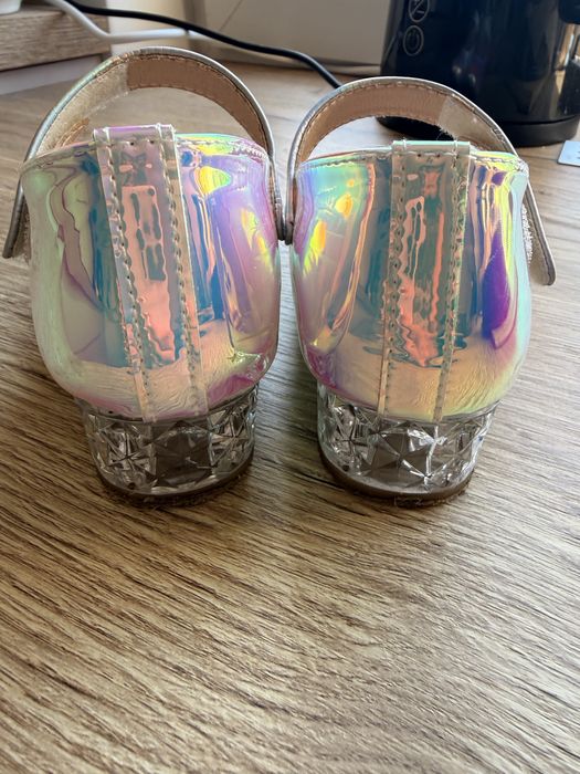 Buty dla dziewczynki