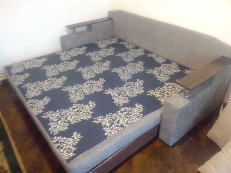 Диван в доброму стані