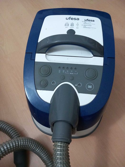 Aspirador a água da Ufesa