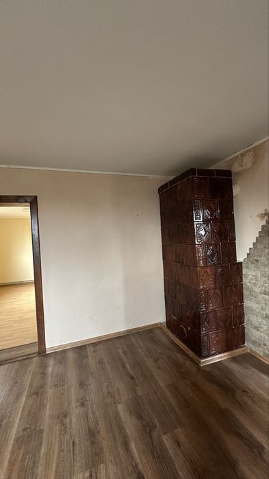 Продаж будинку, поруч з містом