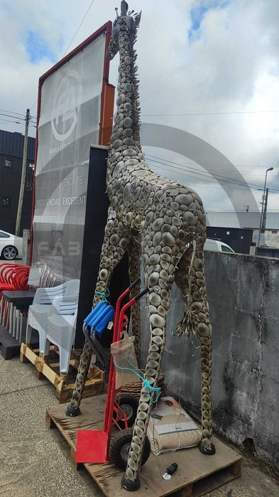 Aluguer de peças - Girafa em ferro