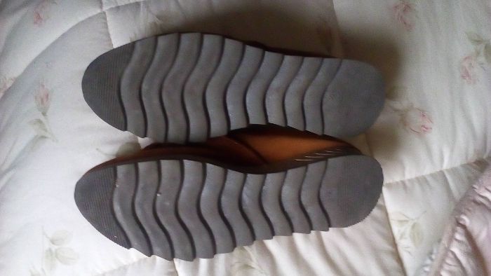 Sapatos com sola de borracha