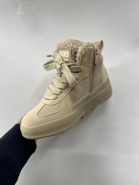 Черевики для дівчини зимові 32-37, світлі ботинки на овчині, дитячі