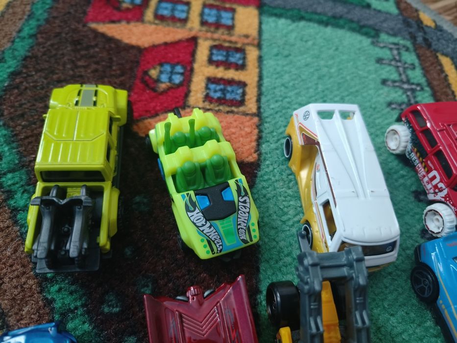 Машинки Hot Wheels